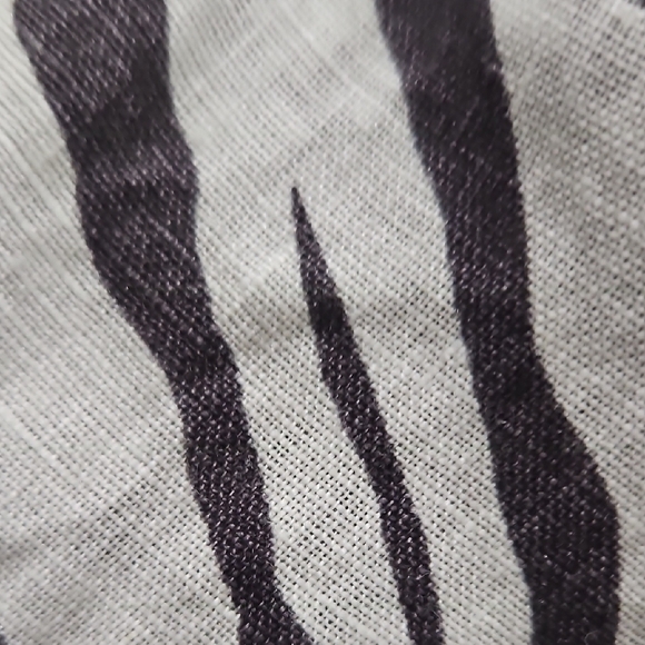 Tahari Black and White Linen Shirt - Picture 5 of 9